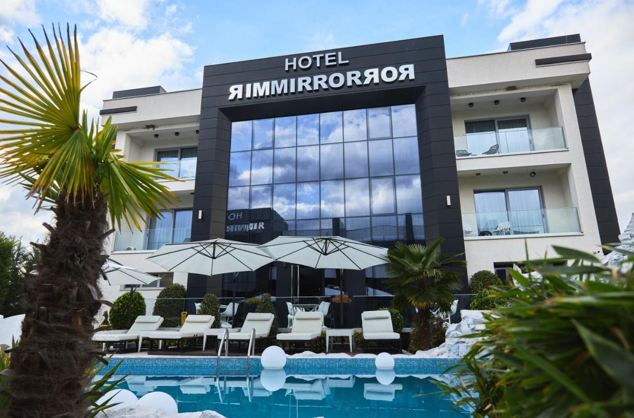 Hotel Mirror Petrovec Exterior photo