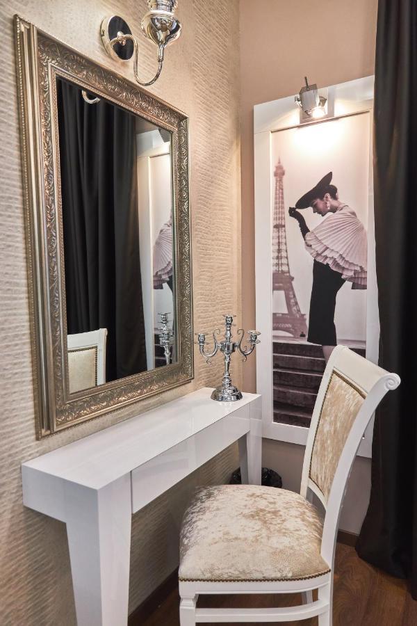 Hotel Mirror Petrovec Exterior photo
